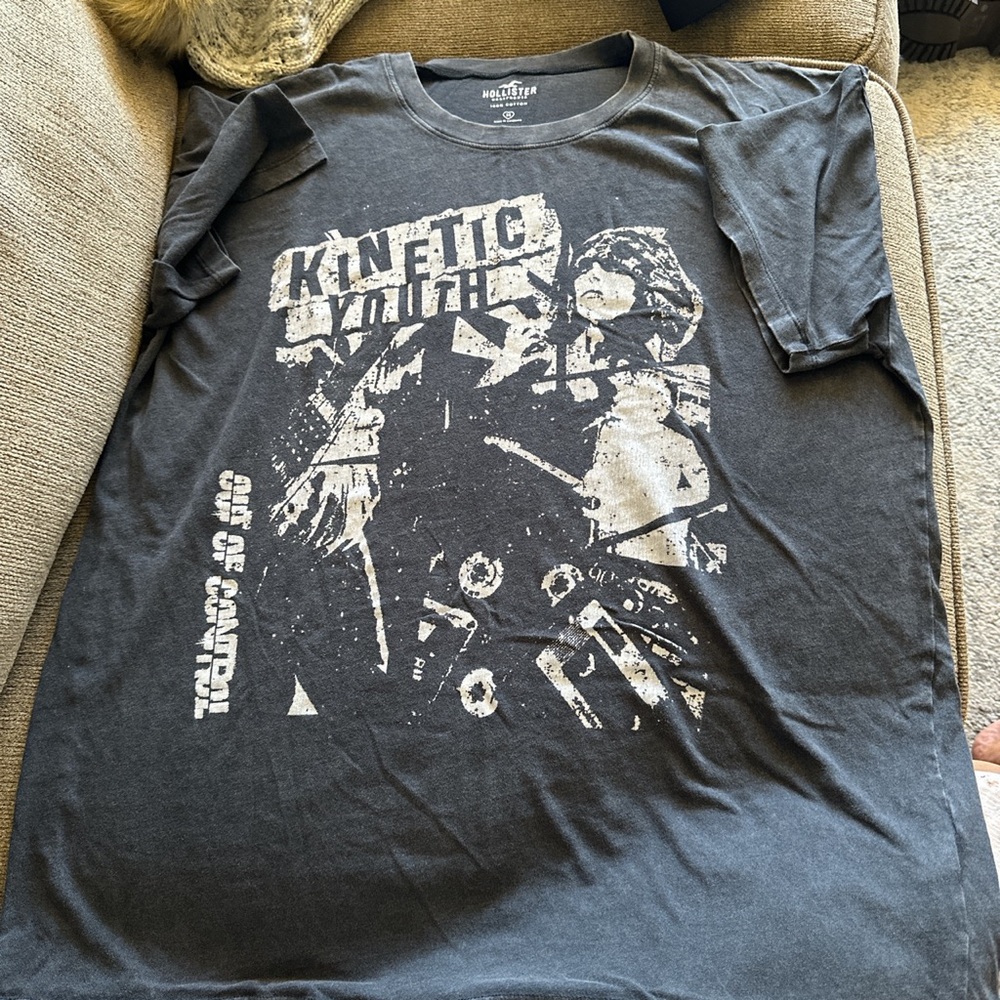 men’s medium graphic tee